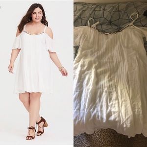 Ivory cold Shoulder Trapeze Dress